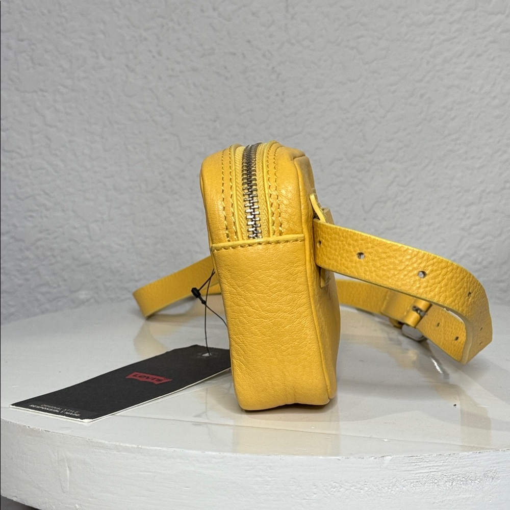 LEVI’S DIANA MUSTARD YELLOW PEBBLED LEATHER BELT CROSSBODY BAG **NWT** - Picture 5 of 10